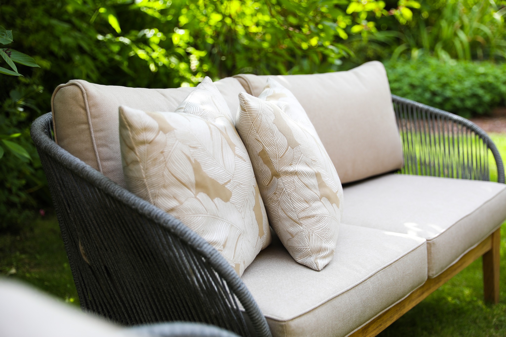 The Vintage Lounge Set is perfect for giving your garden a contemporary update!
This mixed material collection can withstand all weather conditions and look the part outside your home. ☀
#vintagecollection #outdoorfurniture #furniture #garden #gardenfurniture #outdoors #spring #summer