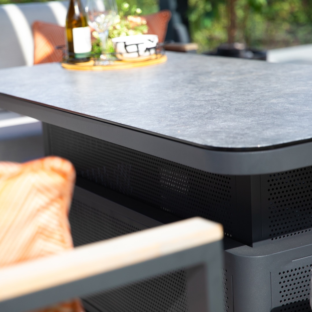 The Rosewell range features Supremo Airbrushed Ceramic inlays on the table tops, starkly contrasting the natural FSC teak wood armrests.
#rosewell #rosewellcollection #new #furniture #gardenfurniture #outdoor #outdoorliving