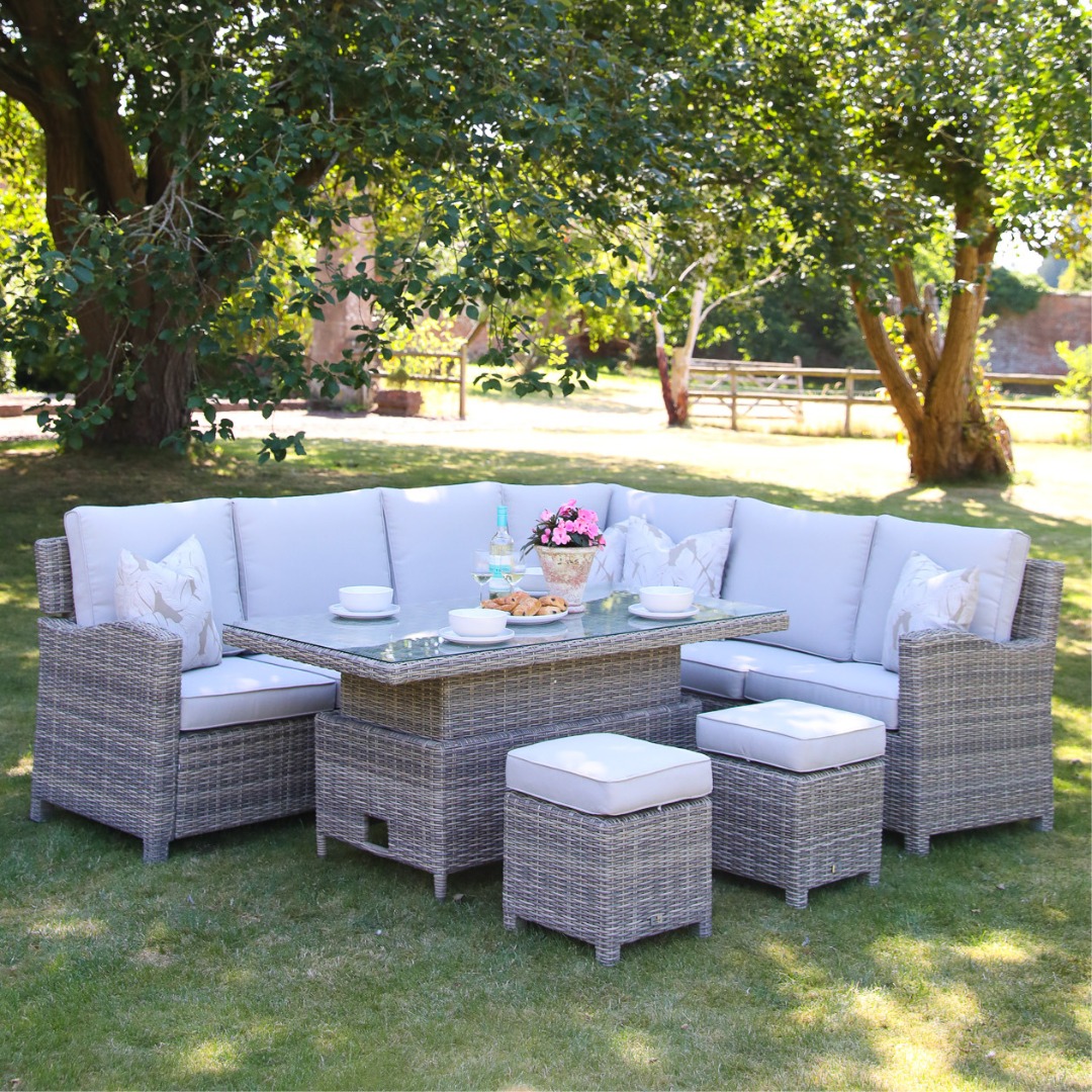 Elegantly curved detailing, characterises the timeless design of the Florence collection.
Indulge in some alfresco dining with this superb Florence Corner Modular Set!
#florencecollection #loungeset #outdoor #furniture #outdoorliving #gardenfurniture