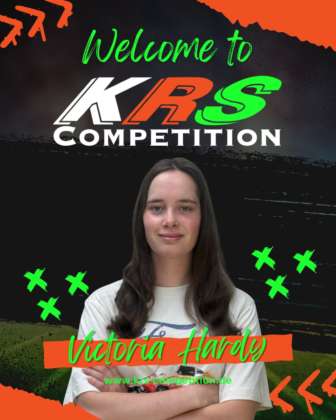 Team-Zuwachs bei KRS Competition!
Wir freuen uns riesig, Victoria Hardy vornehmlich in unseren Ladies Teams willkommen zu heißen!
Mit 23 Jahren, viel Racing-Passion und Platz 1 in ihrer Hobbygruppe bringt sie richtig Feuer mit aufs Grid. Beim SWS Ladies Sprint fuhr sie schon aufs Podium – jetzt will sie noch mehr!
Welcome to the team, Victoria – let’s push limits together!
© Bilder / Plakat: Victoria Hardy / KRS Competition
#gottfriedschultzdormagen #imocareimmobilienservicegmbh #sinnilandevents #wohndesignpulheim #BOBAutomobile #karosserieschrickel #Race4Hospiz #24h #kartingcanpicafort #kartracing #teamwork #teamspirit #_krsmotorsport #ScheineFürVereine #KRSCompetition #TeamPower #Vereinsliebe
#KRSCompetition #ladiesteam #KartingPower #NewDriver #NextLevel #MotorsportLiebe