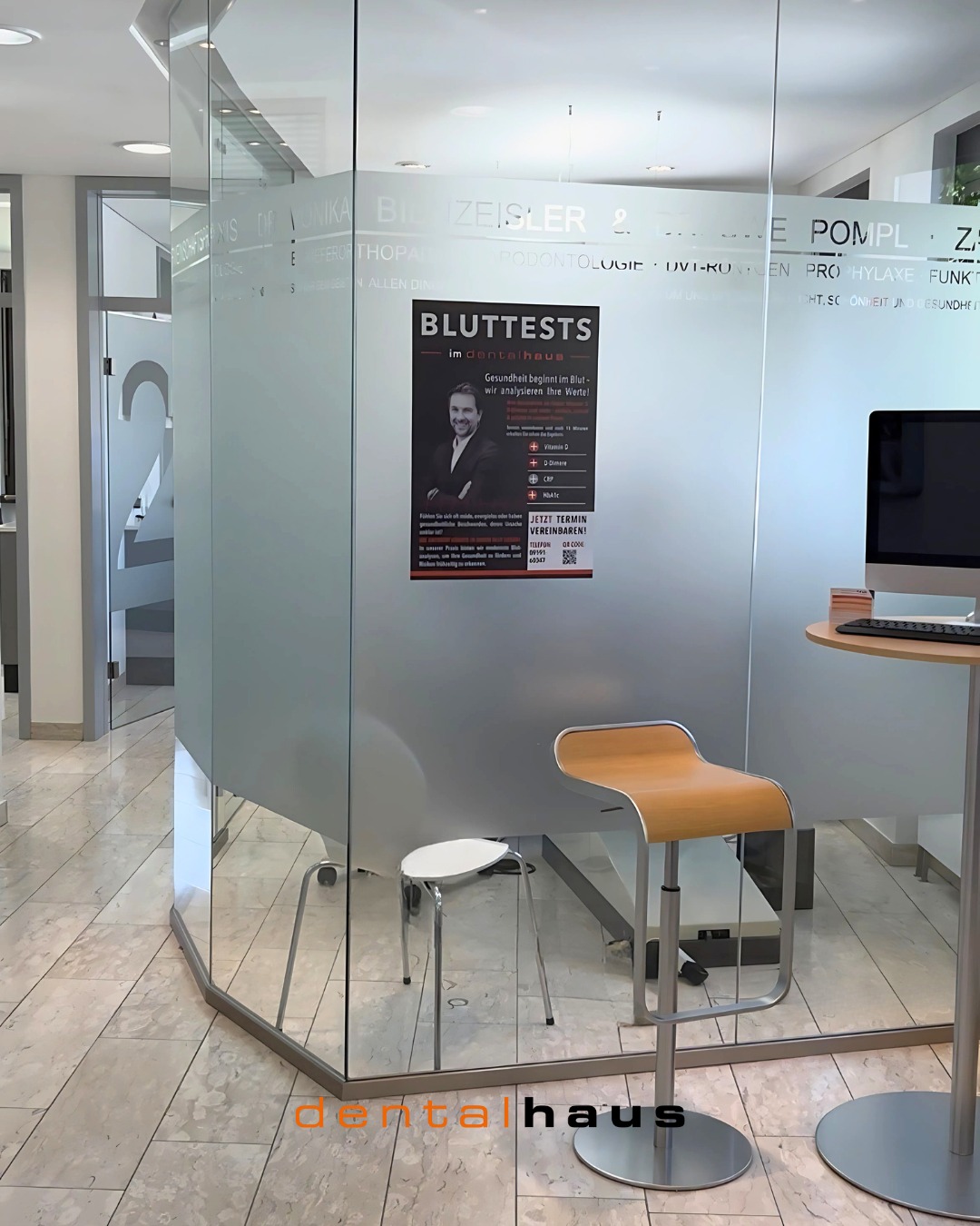 Gesundheit beginnt mit Aufmerksamkeit und Prävention.
Regelmäßige Checks und diagnostische Tests, wie Blutuntersuchungen, ermöglichen es, Risiken frühzeitig zu erkennen und gezielte Maßnahmen zu ergreifen.
So können gesundheitliche Veränderungen rechtzeitig entdeckt und das Wohlbefinden nachhaltig unterstützt werden – ein aktiver Beitrag zur eigenen Gesundheit.
#Zahnarzt #Zahnarztpraxis #Gesundheitsvorsorge #Prävention #Bluttest #Gesundheit #Zahngesundheit #Mundgesundheit #DentalCare #OralHealth #DentalHealth #Vorsorge #GesundesLächeln #Praxisalltag #SmileCare #CheckUp #Forchheim #dentalhaus