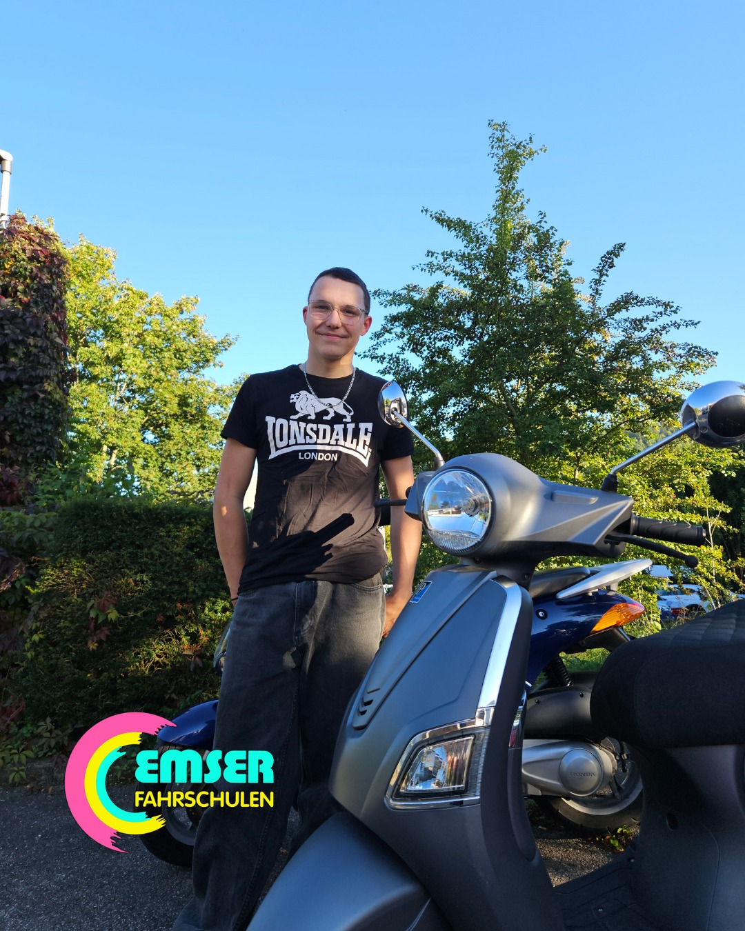 Herzlichen Glückwunsch Kevin zur bestandenen Mofa-Prüfbescheinigung! ???
... bei der Fahrstunde vor ein paar Wochen war das Wetter noch richtig schön ?☀️
Wir freuen uns sehr mit dir und wünschen dir viele tolle Fahrten! ?
#Mofa #fahrschule #emser #albstadt #ebingen #tailfingen #meßstetten #messstetten #winterlingen #strassberg #straßberg #zollernalbkreis