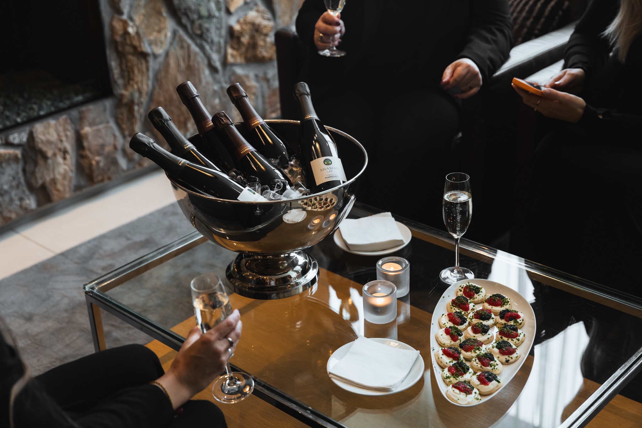 Stór veisla eða minni fundur? Þú finnur rétta rýmið hjá okkur! ?✨
Hvort sem þú ert að skipuleggja stóra veislu, afmæli eða bara notalega stund með vinahópnum, þá leggjum við okkur fram um að skapa umgjörð sem passar hverju tilefni.
#SATT #SATTrestaurant #Viðburðir #ReykjavikEats #GroupDining #PartyPlanning #IcelandicHospitality #VenueRental