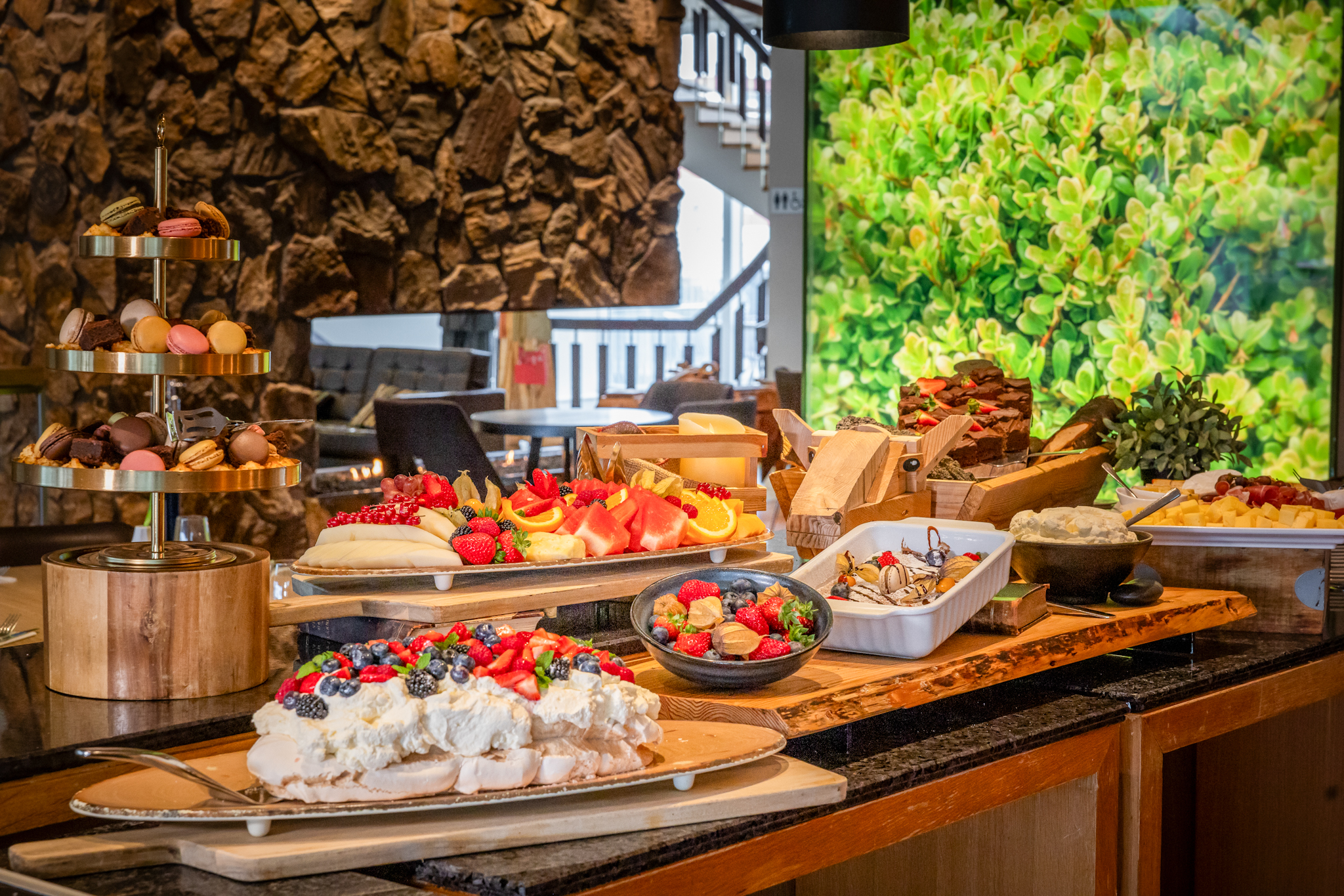 SATT býður upp á ljúffeng hlaðborð, alla daga vikunnar. Ekki nóg með það, heldur viljum við að öll fjölskyldan njóti kvöldstundarinnar með okkur, og því borða börn 12 ára og yngri frítt á kvöldverðarhlaðborðinu okkar! ?????
Við hlökkum til að sjá ykkur!
#SATT #SATTrestaurant #ReykjavikEats #Fjölskyldan #Kvöldverður #VisitIceland #Hlaðborð #FríttFyrirBörn