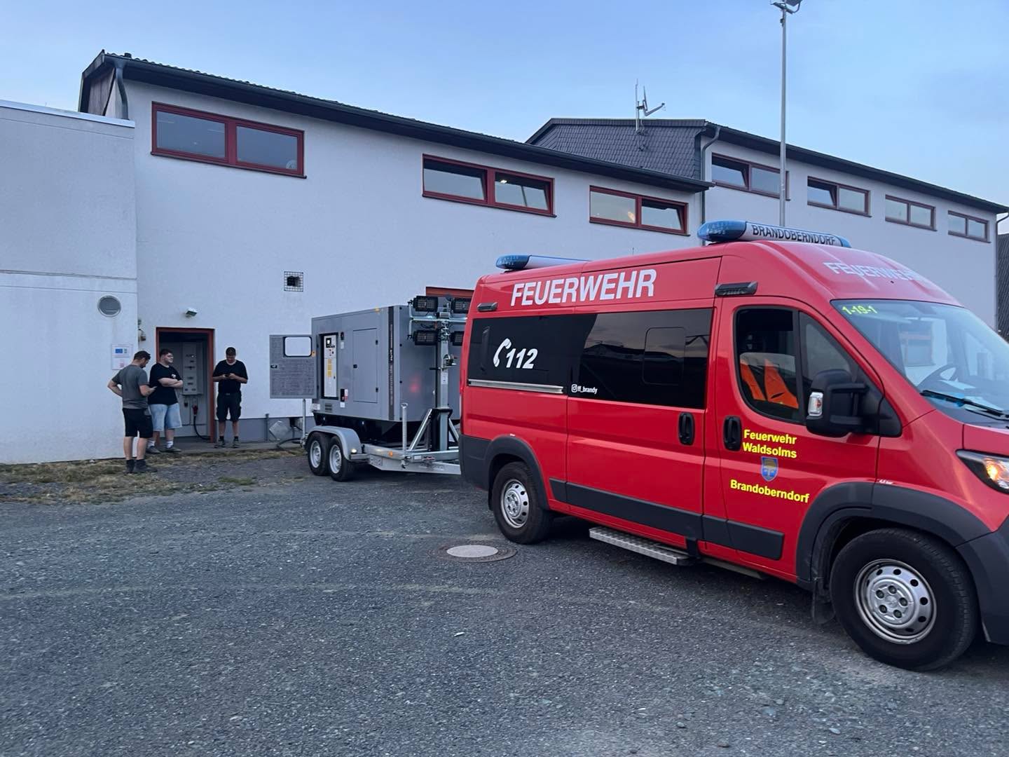 +++ I N F O +++
Aktuell Stromausfall in Teilen von Brandoberndorf und das Gerätehaus ist über Notstrom versorgt
In Notfällen können Sie uns Gerätehaus kommen.
#waldsolms112 #WirfürWaldsolms #freiwilligefeuerwehr #gemeinsamstark