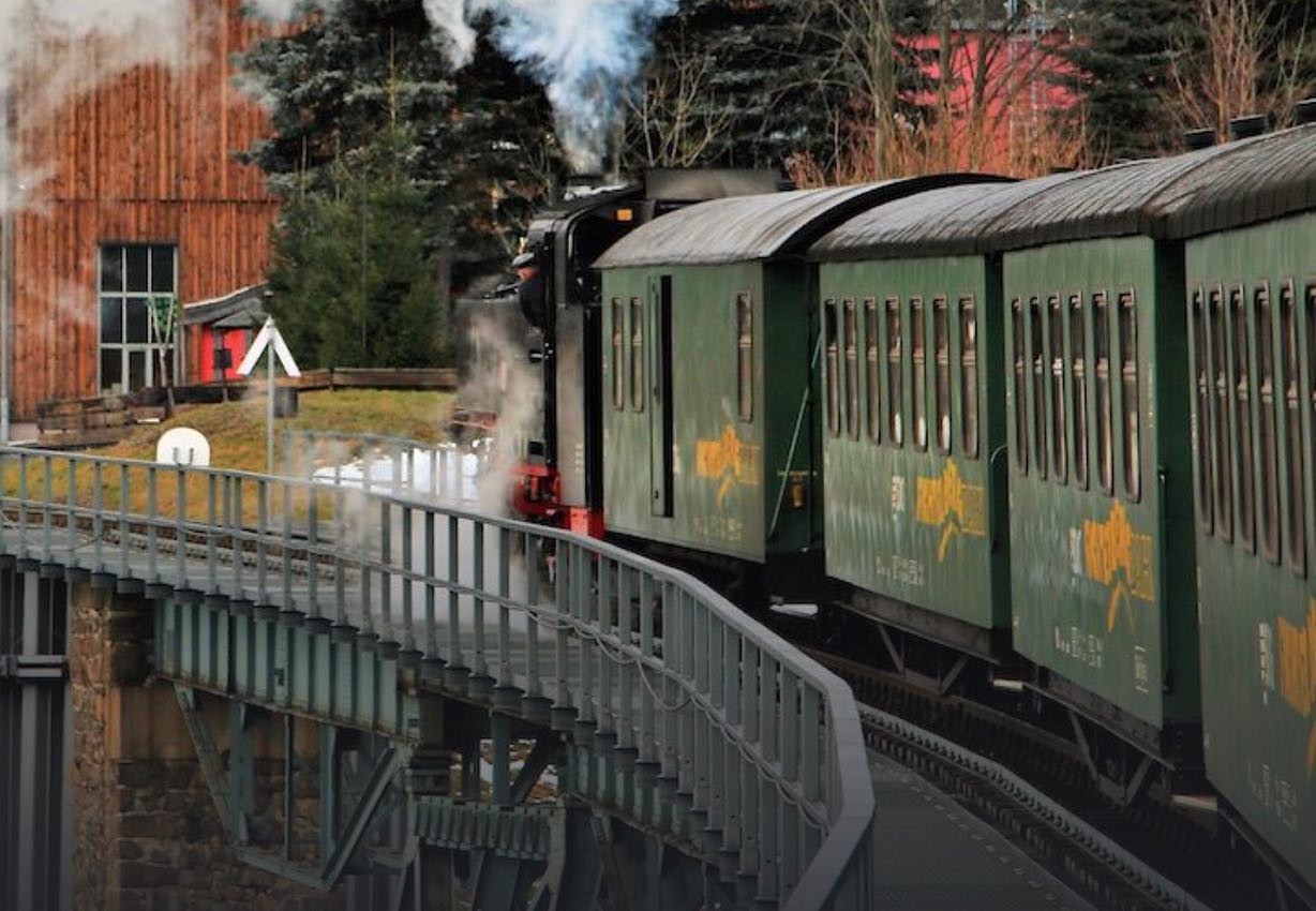 Wir haben die schönsten Winteraktivitäten in Chemnitz und Umgebung in unserem Winter of 56 Arrangement zusammengefasst. ☺️Lassen Sie sich inspirieren und entdecken Sie Chemnitz und unser Winter Wonderland neu! ?Mehr dazu finden Sie in unserem LinkTree.
#chemnitz #erzgebirge #winterwonderland #chemnitzistschön #chemnitzartig #visitchemnitz #erzgebirge_erleben #erzgebirgischevolkskunst #erzgebirge_entdecken