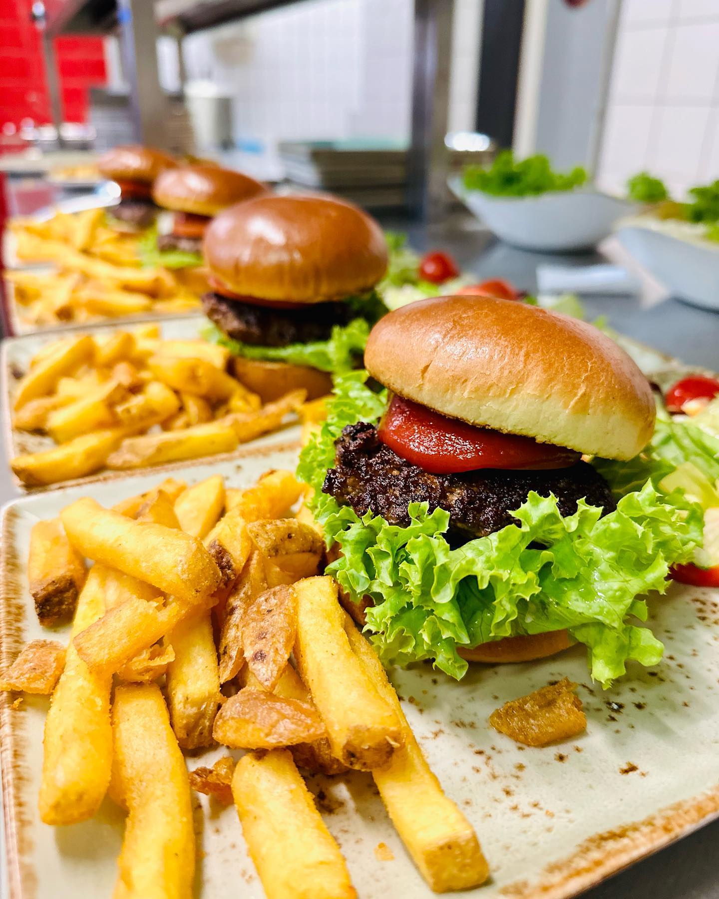 KIDS ? Burger ?
#texassteaklounge #steakhouse #erfurt #fresh #homemade #yummy #kidsmenu #burger