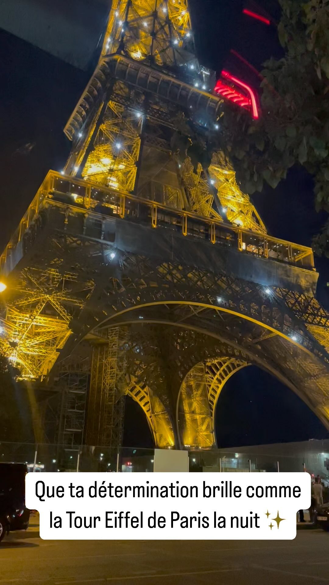 Brille de 1000 feux ?
#citation #paris #parisfrance #toureffeil #brille #ocoeur #coeur #lumiere