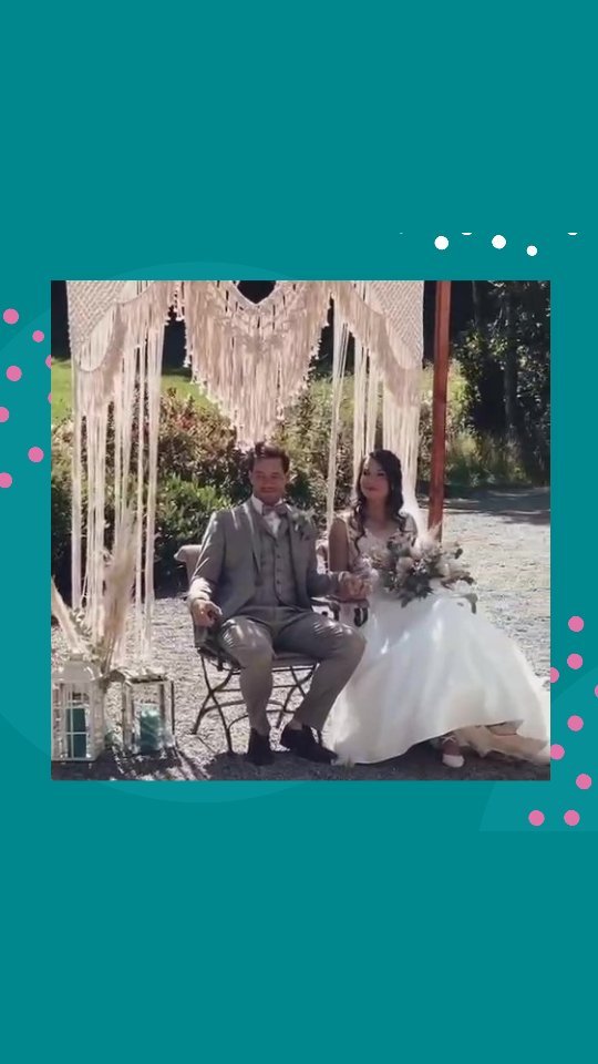 *I just can’t get enough*
Ich kann einfach nicht genug davon bekommen, freie Trauungen wie diese hier zu machen!
Es ist wirklich ein bisschen wie eine Sucht: „I’m addicted!“ Das trifft es sehr gut!
Wie schön es ist, dass es mein Beruf ist, nach dem ich süchtig bin. Weil ich dabei so tolle Menschen kennenlernen und noch glücklicher machen darf wie @X_SAAAARAH_X und @EIKE_KAYAKFISHING
Das Lied im Hintergrund ist übrigens wirklich eines meiner Lieblingslieder und jetzt ein #instatrend. Das passt also!
Danke, @nickywahle.photography für das Video!
Traubogen @makramee_by_kimberly
#cantgetenough #addicted #freietrauung #bep #blackeyedpeas #working #addictedtowork #bestebrautpaare #video #sucht #happypeople