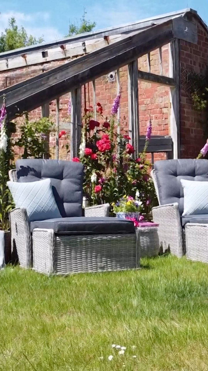 Lie back and chill, or sit up and entertain with our Lazia Deluxe Dual Recliner!
The elegantly designed high-back chairs offer extra room and padded footrests to offer maximum comfort ?.
#lazia #laziacollection #furniture #gardenfurniture #garden