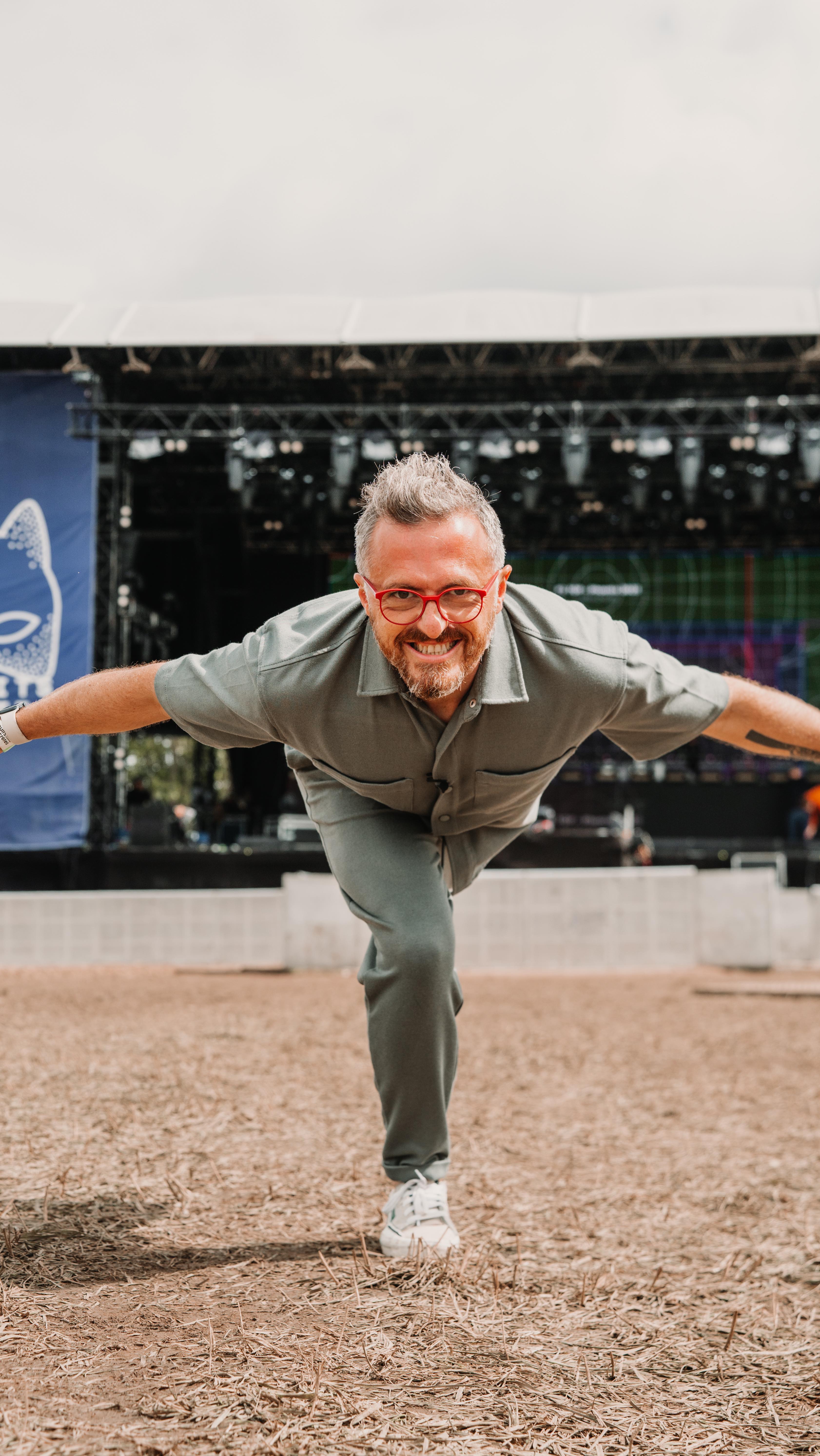 ? Découvrez les coulisses du festival !
??Merci à @lesnuitssecretes qui nous font confiance chaque année pour régaler les artistes et les équipes de production en coulisse.
?: @studiovolume.fr - @chrisvanouu