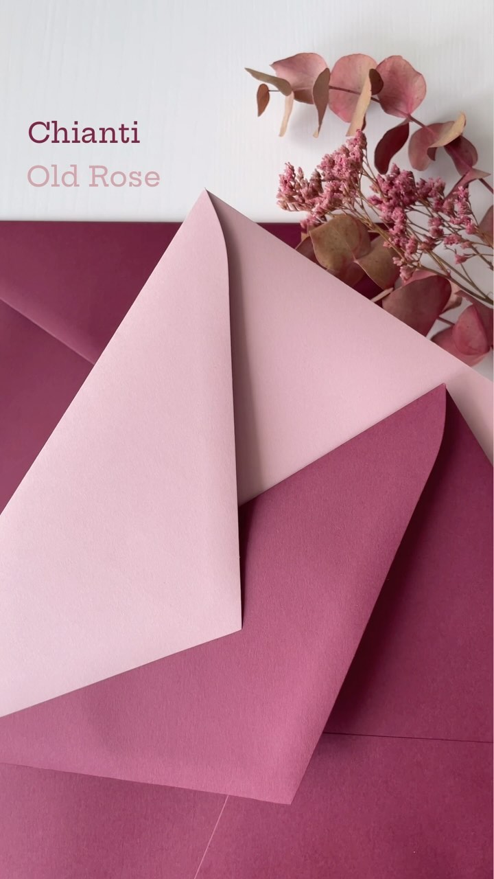Nuestra gama más extensa… CRECE! ♥️ Y es que hemos añadido los nuevos colores Chianti y Old Rose a la gama Basic Colors ? ¿Os gustan tanto como a nosotros? ?
#sobres #sobresdecolores #nuevos #bodas #invitacionesdeboda #sobresforrados
