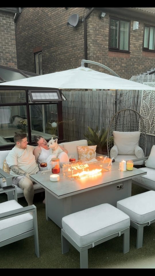 You can still spend time outside during the cooler evenings by gathering around a firepit, just like @homebycullen ?
Use the link in our bio to find your nearest stockist. The set included in this post is the Melbury Lounge Dining Set with Firepit ?
#gardenfurniture #outdoor #firepit #garden #furniture #lounge #autumn #gardeninspo