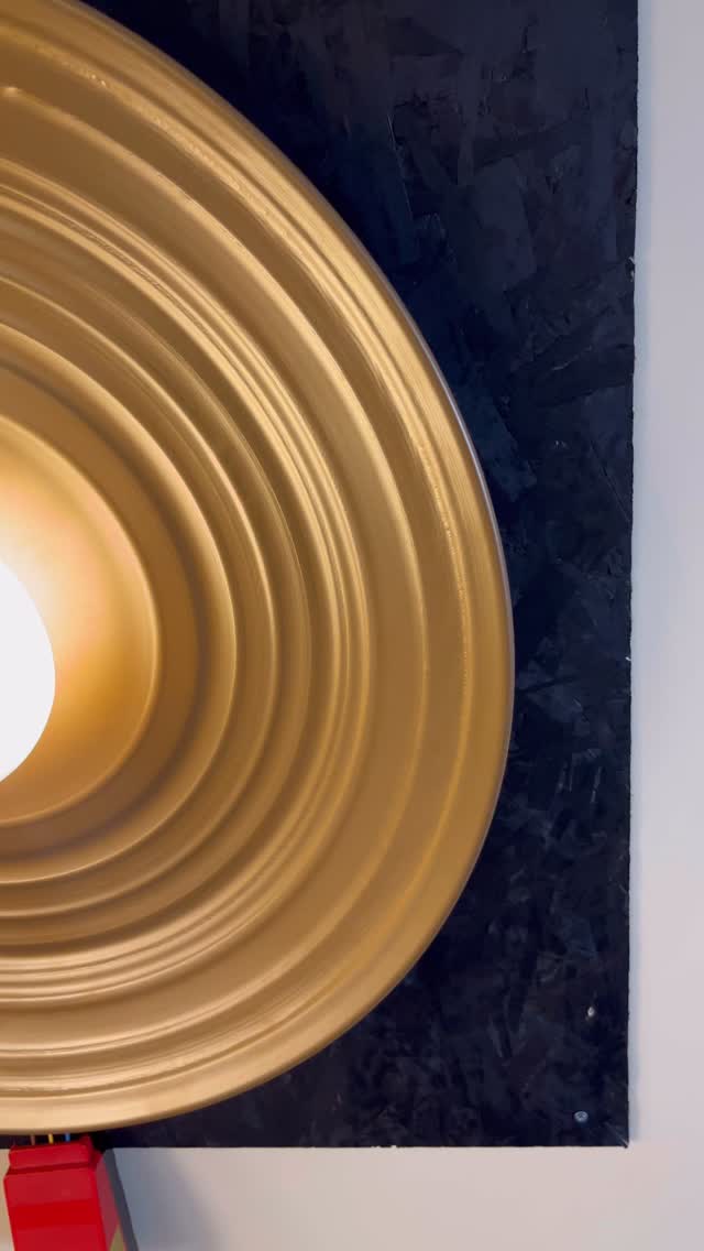 Crafted in antique brass with a mesmerizing concentric circular pattern, this wall light is a true fusion of art and function. The white alabaster dome softens the glow of energy-efficient LEDs, creating a warm and elegant ambiance — stunning whether lit or unlit.
Perfect for adding depth, texture, and sophistication to any space.
#lightingmanufacturer
#ukmanufacturing
#bespokelighting
#interiordesign
#lightingdesign
#commerciallighting
#hospitalitydesign
