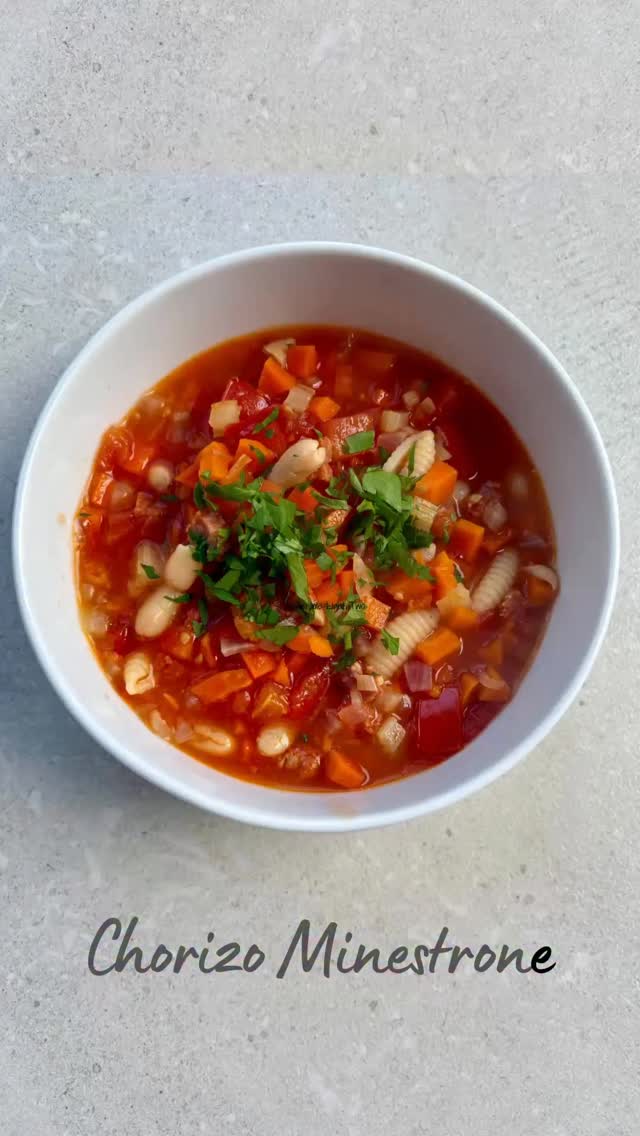 As anyone who follows me knows, I love chorizo, and include it in all sorts of dishes including shashuka and in soup! This is a really easy to make chorizo minestrone. Finely sautéed carrots, celery onion and garlic sweated down, then garlic and diced chorizo, followed by chopped fresh tomatoes, chicken stock, beans and pasta. Served with finely chopped flat leaf parsley and fresh bread.
Recipe on my website.
#bristolfood #bristolfoodbloggers #foodblogger #bristolfoodie #food #foodie #foodblog #bristolfoodblog #foodbloggersofinstagram #soup #soupseason #minestrone #minestronesoup #chorizo #chorizosoup