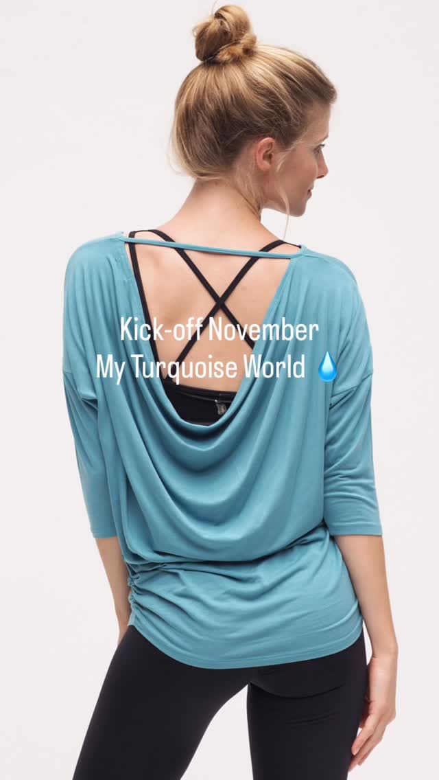 💧 Tauche ein in Water Energy –
Jetzt bis zu –40 % + –10 % extra mit Code WATER10 🩵 Wasser. Bewegung. Klarheit. 🌊
Türkis erinnert uns daran, loszulassen,
frei zu fließen – im Körper, im Geist, im Leben. Unsere My Turquoise World Kollektion bringt dieses Gefühl in deine Praxis – bewusst, nachhaltig und mit Liebe. Viele Größen sind schon fast ausverkauft –
also tauch ein in die Water Energy. 🌊 #WaterEnergy #KismetYogastyle #MyTurquoiseWorld #YogaFashion #SustainableStyle #MindfulMovement