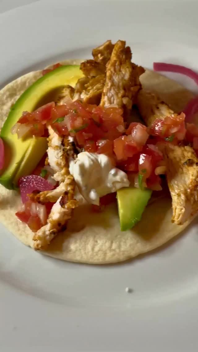 Chicken tacos are a real favourite in our house, especially when served with homemade salsa, sour cream and avocado. I always flatten the chicken breasts first to tenderise them but also to make sure they cook evenly. Then I marinade them in cumin, paprika, oregano, garlic, salt and extra virgin olive oil. I don’t have an air fryer (must be the only person yet to embrace them!) so use my trusty griddle ?
@bartslondon
#tacos #tacotuesdays #tacotuesday? #mexicanfood #chicken #chickenrecipes #chickentacos #food #foodie #foodblogger #bristolfoodies #bristolfood #bristolfoodbloggers #foodblogger #bristolfoodie