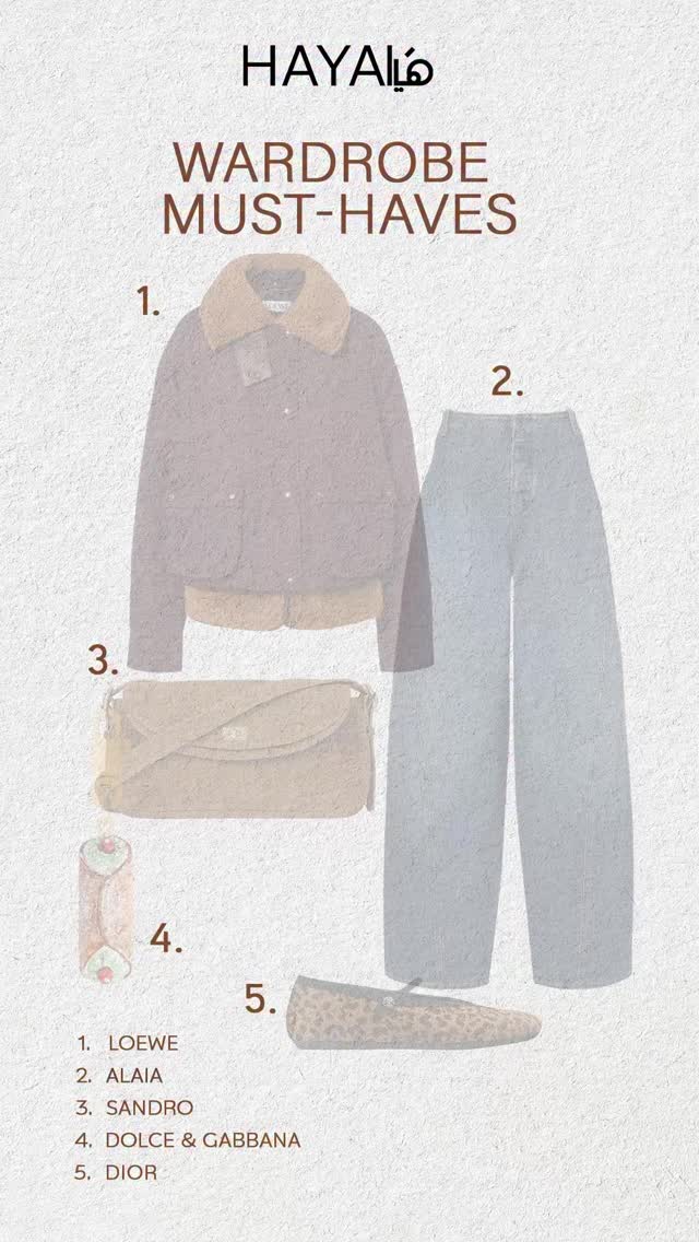 𝐃𝐢𝐬𝐜𝐨𝐯𝐞𝐫 𝐨𝐮𝐫 𝐟𝐚𝐬𝐡𝐢𝐨𝐧 𝐞𝐝𝐢𝐭𝐨𝐫’𝐬 𝐰𝐢𝐧𝐭𝐞𝐫 𝐰𝐚𝐫𝐝𝐫𝐨𝐛𝐞 𝐦𝐮𝐬𝐭-𝐡𝐚𝐯𝐞𝐬!
لإطلالة شتوية كاجوال، اختارت محررة الموضة مايا موسى معطفًا بنيًا من LOEWE ونسقته مع باريل جينز من Alaia، وأكملت اللوك بحقيبة من Sandro مزينة ب Dolce&Gabbana Charm وحذاء باليه من Dior.
ما رأيكِ بهذه الإطلالة؟إعداد: @maya_b_moussa