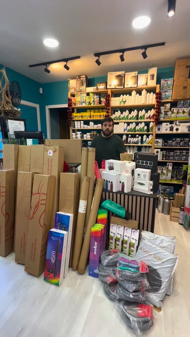 ✨? ¡Nuevo pedido recibido!
Hoy en tienda os enseñamos un avance del pedido recién llegado de Chihiros… ?
Iluminación premium ?, accesorios top ?, calidad brutal ?.
Perfecto para llevar tu acuario al siguiente nivel.
? ¿Quieres ver más?
Déjanos un comentario y enseñamos el unboxing completo ?
Disponible en tienda física y online ??
#Chihiros #ChihirosAqua #Acuarios #Aquascaping #Aquascape #Acuarismo #Acuariofilia #AquariumShop #Aquasalvaje #UnboxingAcuario #NuevosProductos #IluminaciónAcuarios #ReelAcuario #AquariumLife #AquariumLovers #natureaquarium