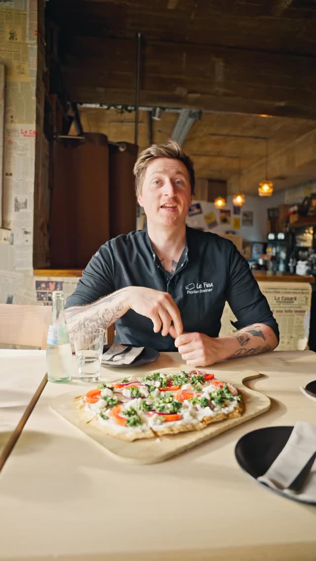 💥 Flammkuchen des Monats April 🔥
🌱 BÄRLAUCH 💚
Frisch. Aromatisch. Einfach unwiderstehlich 🤤
Unser April-Highlight: hausgemachtes Bärlauch-Pesto, knackige Walnüsse, cremiger Feta, saftige Tomaten und feine rote Zwiebeln – perfekt abgestimmt auf knusprigem Flammkuchenboden.
👉 Nur für kurze Zeit – jetzt probieren & Lieblingsplatz sichern 😍
#lefeu #flammkuchen #restaurant @kalifornischewalnuesse