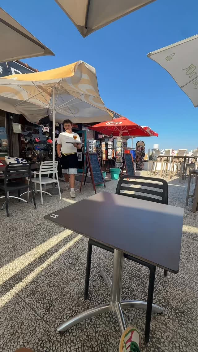 La méthode AARON 😂😂😂😂😂😂😂😂
#beachbar #restauration #staff #biere #😂