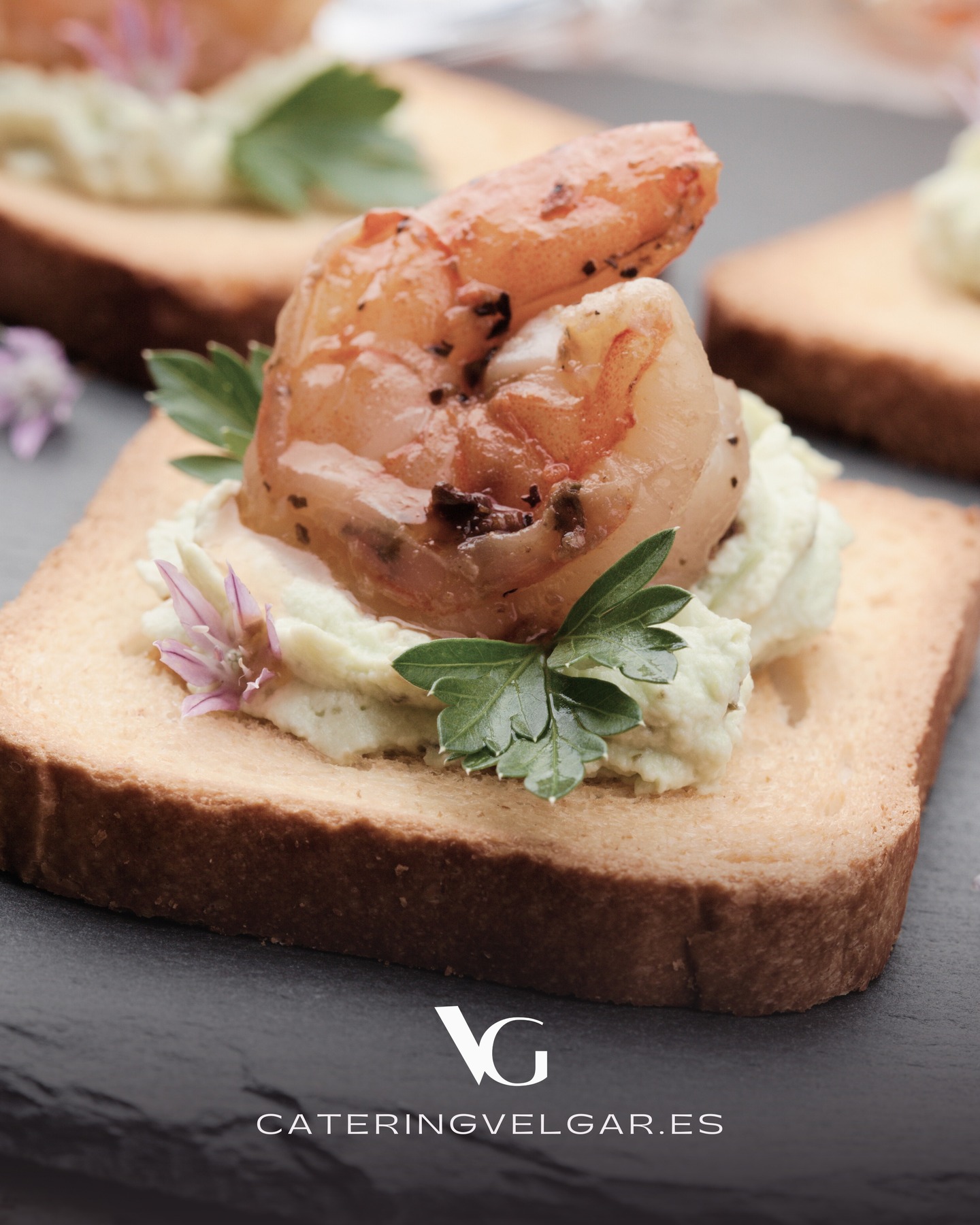 En todos nuestros eventos nos gusta cuidar cada detalle y combinar una gastronomía artesanal con opciones originales. Sin duda ¡Amamos lo que hacemos!
www.cateringvelgar.es
holavelgar@gmail.com
(+34) 625 982 470
VELGAR Catering & Events ®
© Copyright todos los derechos reservados