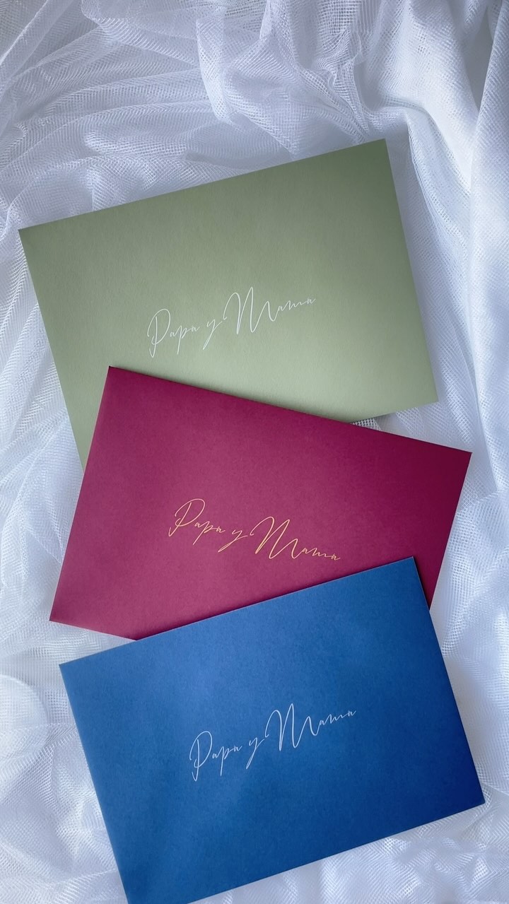 Con nuestro nuevo servicio de impresión en blanco, oro y plata tus sobres pueden quedar así de bonitos!! ♥️
#sobres #impresion #bodas #papeleria #invitacionesdeboda #sobrespersonalizados #sobresforrados