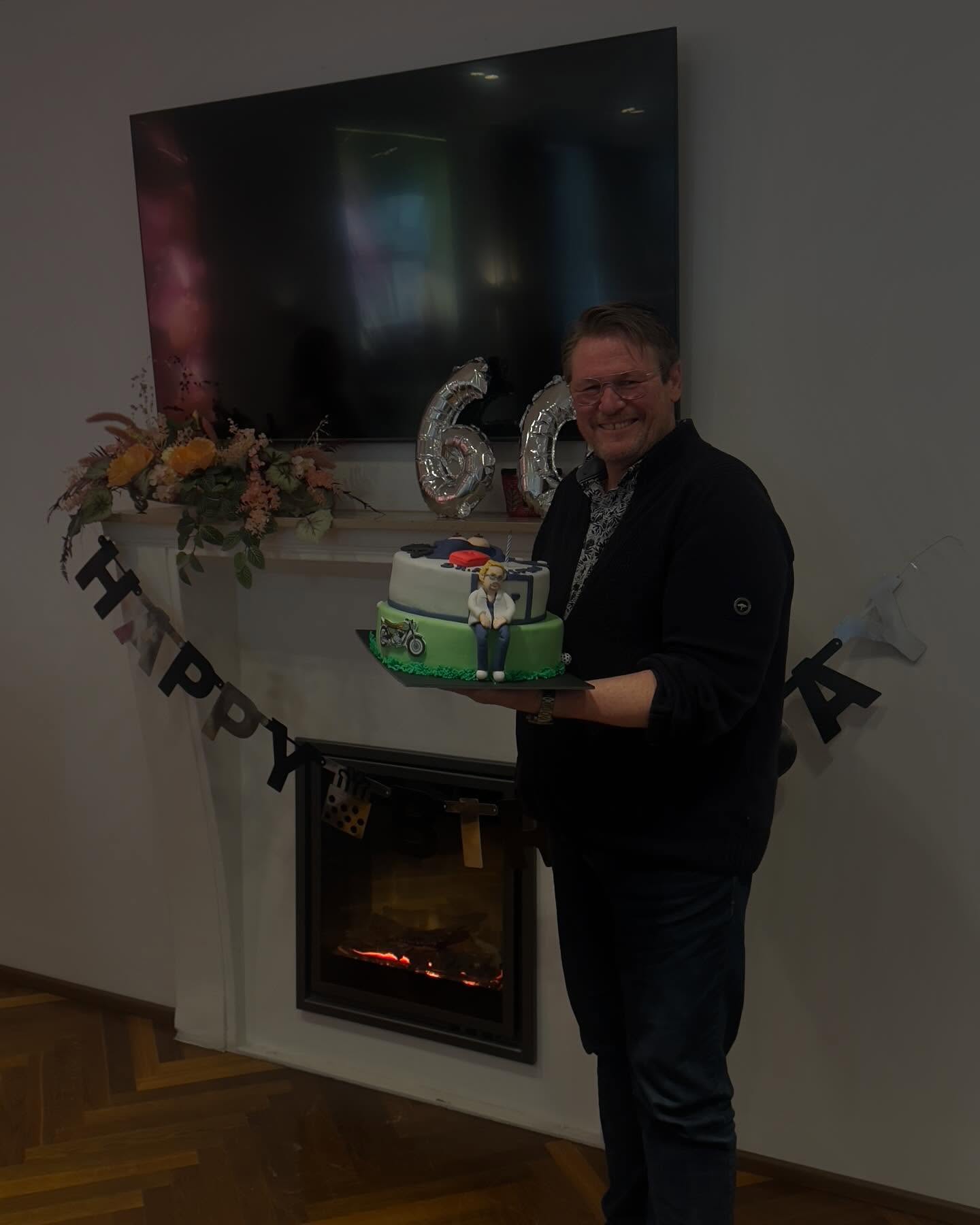 Heute haben wir unseren Chefarzt zu seinem 60. Geburtstag in der Klinik überrascht! Es war ein voller Erfolg 🎂