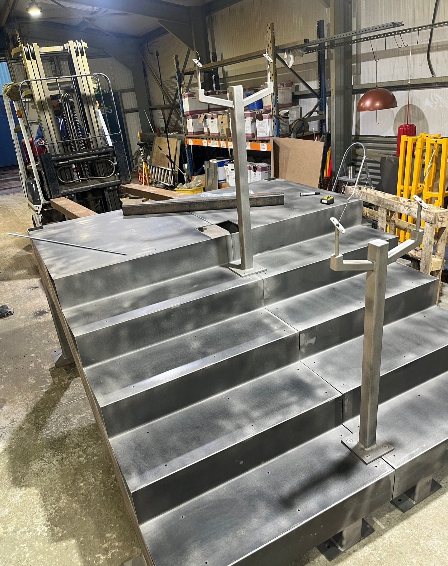 Our powder coating specialist just completed a unique job in the shape of this solid steel staircase. Our freshly rebuilt oven effortlessly handled the 2.4 x 3.8 metre staircase. We can see how he applied the Epos Zinc coating and baked it before finishing with the Black Grey powder coat.
#lighting
#bespokelighting
#lightingmanufacturer
#hospitalitylighting
#ukmanufacturing
#hotellighting
#interiordesign
#bespokelighting
#restaurantlighting
#powdercoating
#alloycoating