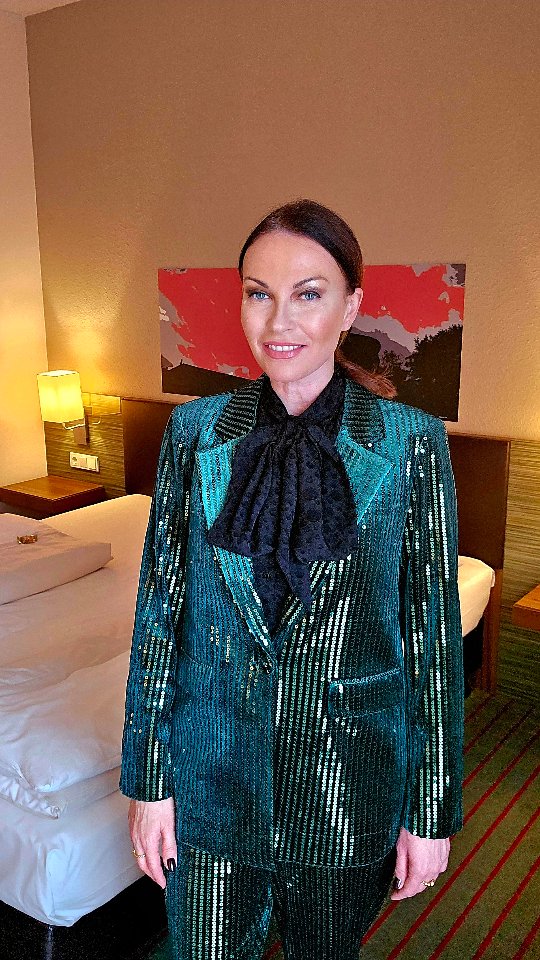 Wow es war sensationell mit euch????????
Vielen lieben Dank an die TOP Organisation ? und die sympathischen Gäste aus dem Bundestag und den Landtagen aller Länder ?? ? ??
See you next year ✨️✨️✨️
Happy Weekend ?
#businessevent #djanealegracole #alegracole #djane #Firmenveranstaltung #corporateincentives #corporateevent #Events #eventdj #firmenfeier #Entrepreneur #event