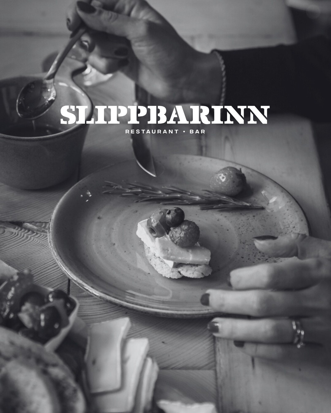 Fagnaðu með konunni þinni á Slippbarnum um helgina!?⚓
Þann 23. febrúar verðum við með sérstakt konudagstilboð - þrír réttir á deiliseðli og tveir kokteilar á aðeins 10.000 kr ??️
Skoðaðu tilboðið hér: https://www.slippbarinn.is/is
#slippbarinn