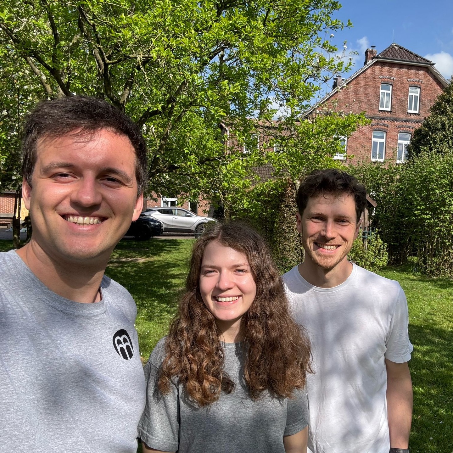 Work&travel bei Hempen Fied ??️
Robin & Barbora aus Tschechien haben von Mitte Februar bis jetzt Hempen Fied mit noch mehr Leben gefüllt – ob beim Helfen im Garten, im Haus oder nur beim Kinder bespaßen ?
Wir sind super dankbar für eure Unterstützung und die schöne Zeit mit euch.
Kommt uns jederzeit wieder besuchen! ?✨