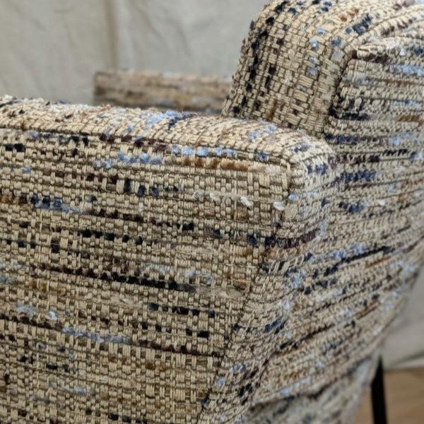 Réfection complète pour ce fauteuil « Conseil » signé Pierre Guariche @galeriepierreguariche, emblème du design des années 60.
Habillé avec audace et raffinement grâce à un tissu d’éditeur Dedar @dedarmilano, il retrouve toute sa modernité, sans rien perdre de son âme.
Quand l’esprit vintage rencontre l’élégance contemporaine.
📍 Paris – Artisanat d’excellence & design intemporel
#PierreGuariche #FauteuilConseil #RéfectionFauteuil #DesignAnnées60 #DedarMilano #TapissierDécorateur #HauteDécoration #DécorationLuxe #DesignDIntérieur #SavoirFaireFrançais #ArtisanatParisien #VintageDesign #FauteuilIconique #ModernismeFrançais #DedarFabric #LuxuryInteriors #ParisDesign #FrenchCraftsmanship #InteriorInspiration #MidCenturyModern #DécorateurParis