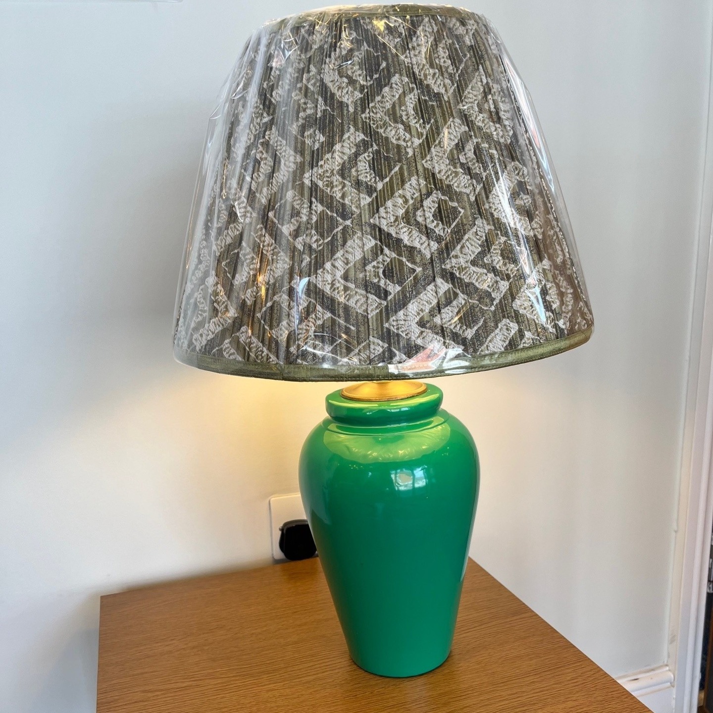 Our in-house potter made this custom table light out of ceramic, which was then painted and fired to give it this stunning jade green appearance. It was completed with vintage brass metal work and a chic lampshade, and we are looking forward to see it in situ.
#lightingdesign
#bespokelighting
#lightingmanufacturer
#UKManufacturing
#hotellighting
#leisurelighting
#interiordesign
#hospitalityindustry
#restaurantlighting