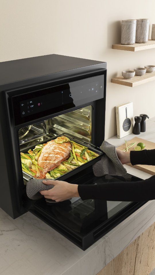 Marque a sua visita à FRANKLIM e experimente as funcionalidades do fantastico forno da @boracookingsystems , o X BO !
#boraxbo
#oven
#forno
#kitchen
#luxury
#design
#bora