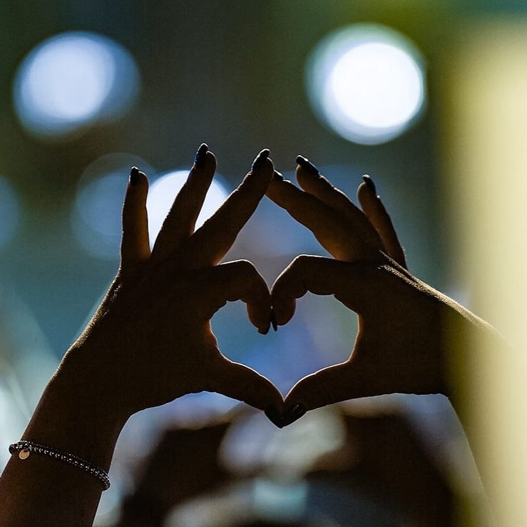 Ora disponibile in digitale “ALTA MAREA”, uno dei brani più celebri di ANTONELLO VENDITTI, nella versione remix by Dual Beat (@antonyfennel & @robertolopez_dualbeat ) nel nostro Overbeat Studio. Il remix di “ALTA MAREA” fa parte del progetto “ITALIANISSIMA”, una joint venture tra SONY MUSIC ITALY e DO IT YOURSELF volta a valorizzare brani e artisti che hanno fatto la storia della musica Pop Italiana, tra cui VASCO ROSSI, LUCIO DALLA, RINO GAETANO, RAFFAELLA CARRÁ, PATTY PRAVO, FIORDALISO e molti altri. “ITALIANISSIMA” è un progetto ispirato alla celebre DJ SELECTION, nata nel 2003 e divenuta la più longeva collana italiana dedicata ai DJ con 475 volumi e oltre 6.000 brani pubblicati, tra compilation fisiche e digitali. La direzione artistica del progetto è stata affidata a @maxmoroldo Link in Bio! @antonellovenditti.official @dual_beat_music @sonymusicitaly @doityourself_label
#antonellovenditti #altamarea #remix #afrohouse #djselection