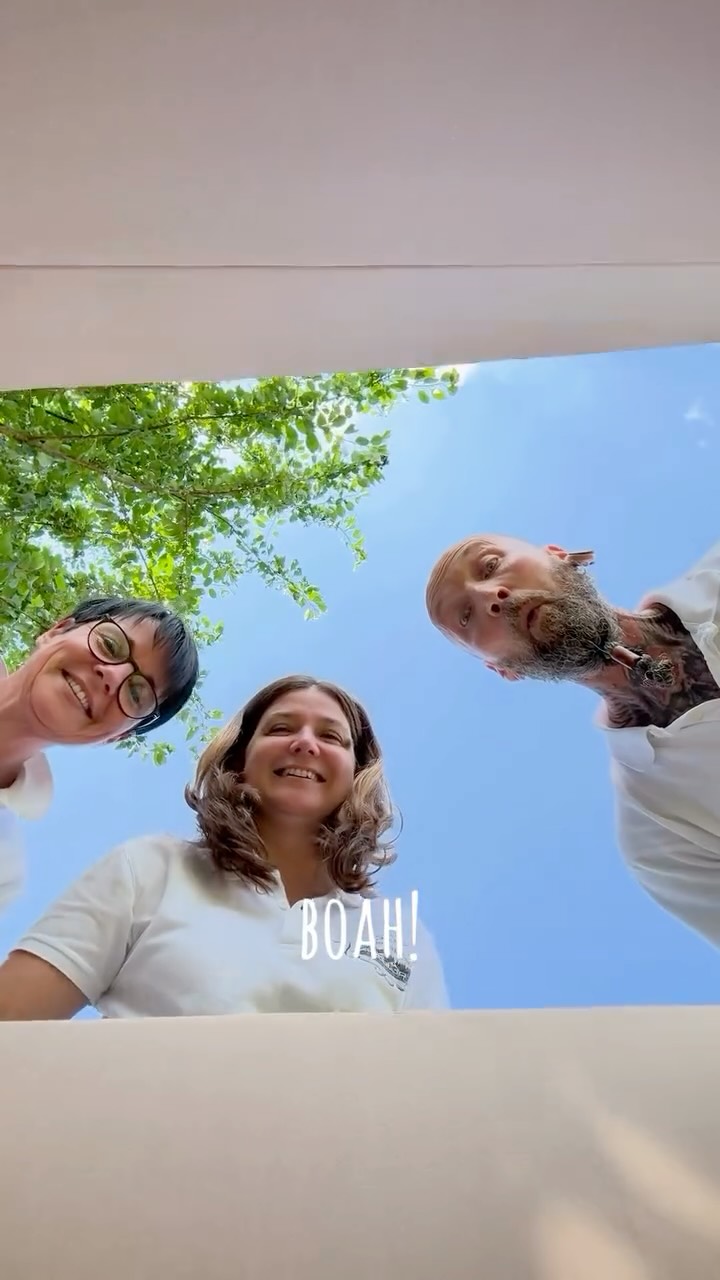 Etwas Neues kommt… ?✨
Wir haben da was Feines für Euch vorbereitet – aber pssst… noch bleibt’s eine Überraschung! ?
Bald lüften wir die Geheimnisse – folgt uns um es nicht zu verpassen!
?
? Bald erhältlich im Handel & bei uns im Landlädchen.
? Wer errät, was kommt? Schreibt’s in die Kommentare!
#OdenwälderKochkäserei #BaldNeu #Käseliebe #RegionalGenießen #odenwaldliebe #regionlagenießen #hausgemacht