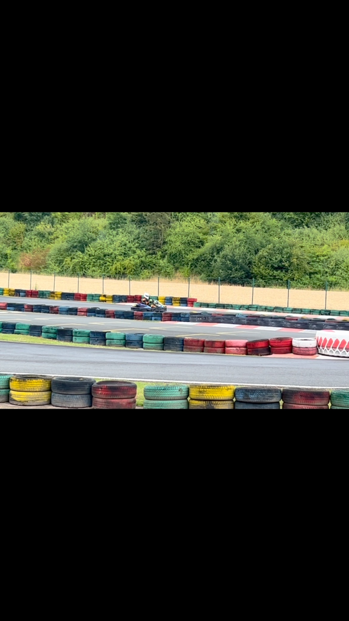 Halbzeit bei den 7h in Kirchlengern. Aktuell liegt das Team Imocare KRS Competition Ladies auf P11, wir fahren im Regem aber eine komplett abweichende Strategie und haben unsere Pflicht Stopps alle schon absolviert.