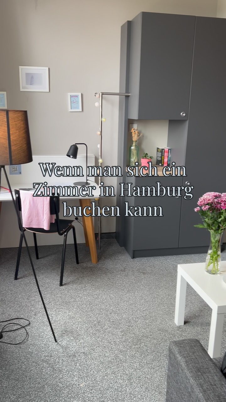 … dann kann man sich Happiness doch kaufen.
Denn im HUB Harburg bekommst du mehr als nur ein Zimmer. Stylish eingerichtet, mit eigener Kitchenette und genug Platz für alles, was du brauchst, um dich sofort zuhause zu fühlen.
HAMBURG
HOTEL