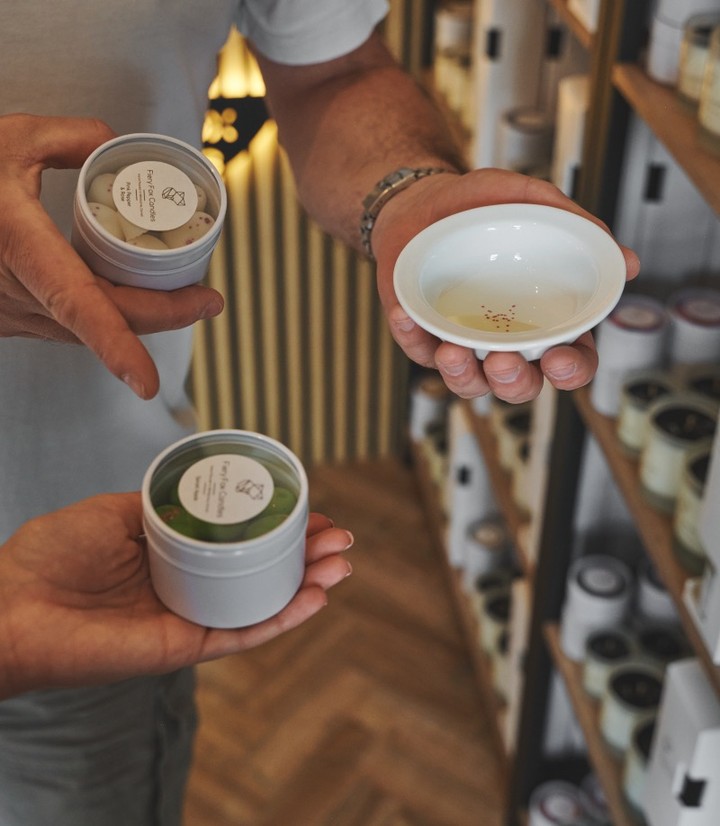 Small but mighty ?️✨ Our wax melts are made with a harder soy wax, specially chosen for its higher melting point and incredible scent retention. Simply drop one into your burner and let the fragrance fill your space.
Visit us in the shop ✨ or order online.
www.fieryfoxcandles.co.uk