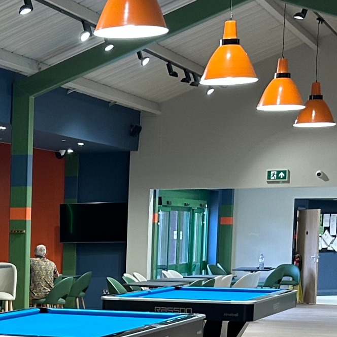 It's always great to see our work in situ no matter how big or small the project; here, we crafted some sleek modern aluminium spinnings for a golf clubhouse before finishing them in various powder-coated colours.
#lightingdesign
#bespokelighting
#lightingmanufacturer
#UKManufacturing
#hotellighting
#leisurelighting
#interiordesign
#hospitalityindustry
#restaurantlighting