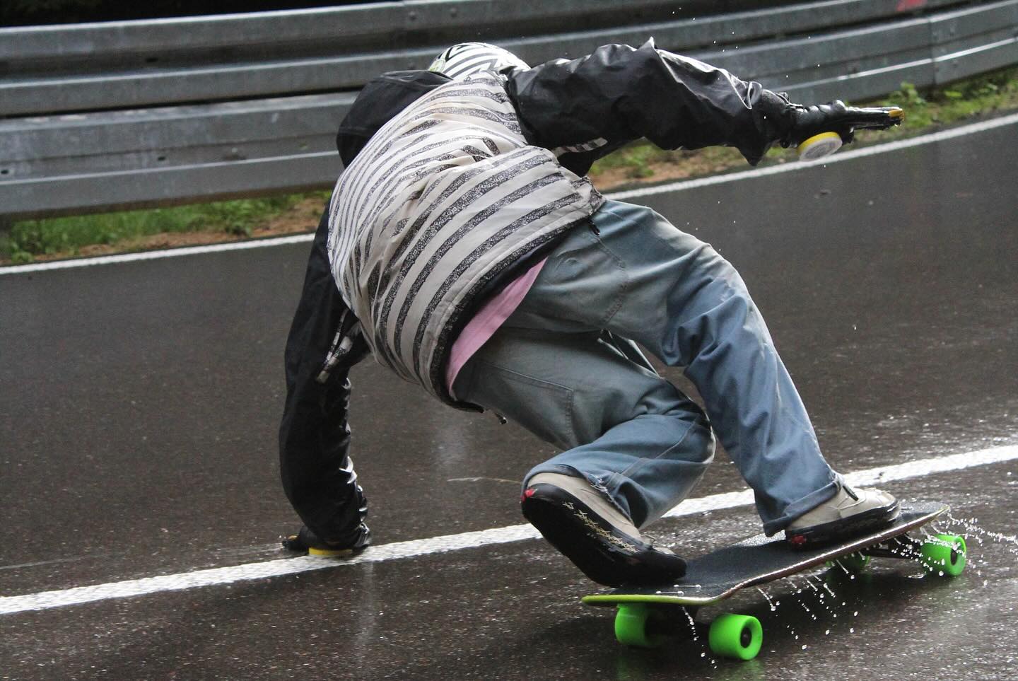 After weeks and months of intense planning, organizing and preparing it finally happened: For the first time in downhill skating history we closed down our Freiburg house mountain, Schauinsland, for a downhill skateboarding Freeride event. Considering it (one of) the longest event tracks ever, it presented us with immense safety challenges to clear and secure a 12km road. This put our meticulously designed safety concept on the test bench.
.
We wanted to start right after the bicycle event and we were right on time when the weather decided otherwise. Half an hour of intense thunder and hailstorm left our riders fleeing into the woods and some of our stationary Marshalls putting up there shelter pavilions in the middle of the raging chaos.
.
So with a small delay and some wet clothes we were able to start the Freeride. Of course we had multiple difficulties in the following hours but our well trained Marshall team and @studio.konstantin.thomas as our head of radio communications with nerves of steel, handled every demanding situation with calm and professionalism.
.
Seeing our riders lifting up there helmet visors revealing smiling happy faces underneath rewarded us every run.
.
In the last picture you see me skating through the last hairpin during the bonus run as the last rider of the event which felt like a true honor and perfect closing to an overall successful and injury-free event.
.
.
📸 1,2,4,5,8,9,10,11,13,14,15 Henning Stark
📸 3,6,7,12 @photoluky
📸 16 @klangreiter
📸 17,18,19 @fla4.2
📸 20 @speedy_gonzales_77
.
.
#worldsfirst #downinsländ2025 #schauinsland #freiburgfreeridecrew #freiburgerlongboardverein #flbv #skateevent #12km #gondolafreeride #downhillskateboarding #downhilllongboarding #makedhskatinggreatagain #communitybuilding