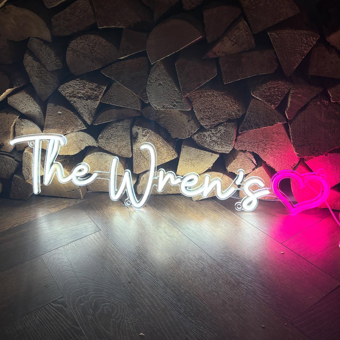 A sign that you can have at your wedding and then hung in your home ?
#ledneonsign #custom #weddingseason #weddingdecor #personalisedsign #ledsign #handmadeinyorkshire #hull