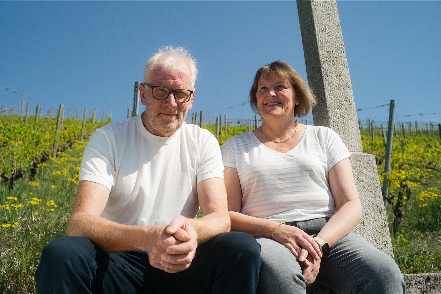 Zwei, die wissen, was sie tun.
Weinbau gibt es in unserer Familie schon seit 300 Jahren, das eigene Weingut erst seit 30 Jahren. Die vergleichsweise junge Karriere hält uns nicht davon ab, große Träume zu haben. Unser Ziel? Silvaner zu perfektionieren.
?: @manoeleis
#silvaner #retzstadt #silvanerheimat #vdp #vdpwein #vdpfranken #vdp_wasfuerweine #naturland #biowein #organicwine #winery #frankenwein #winelovers