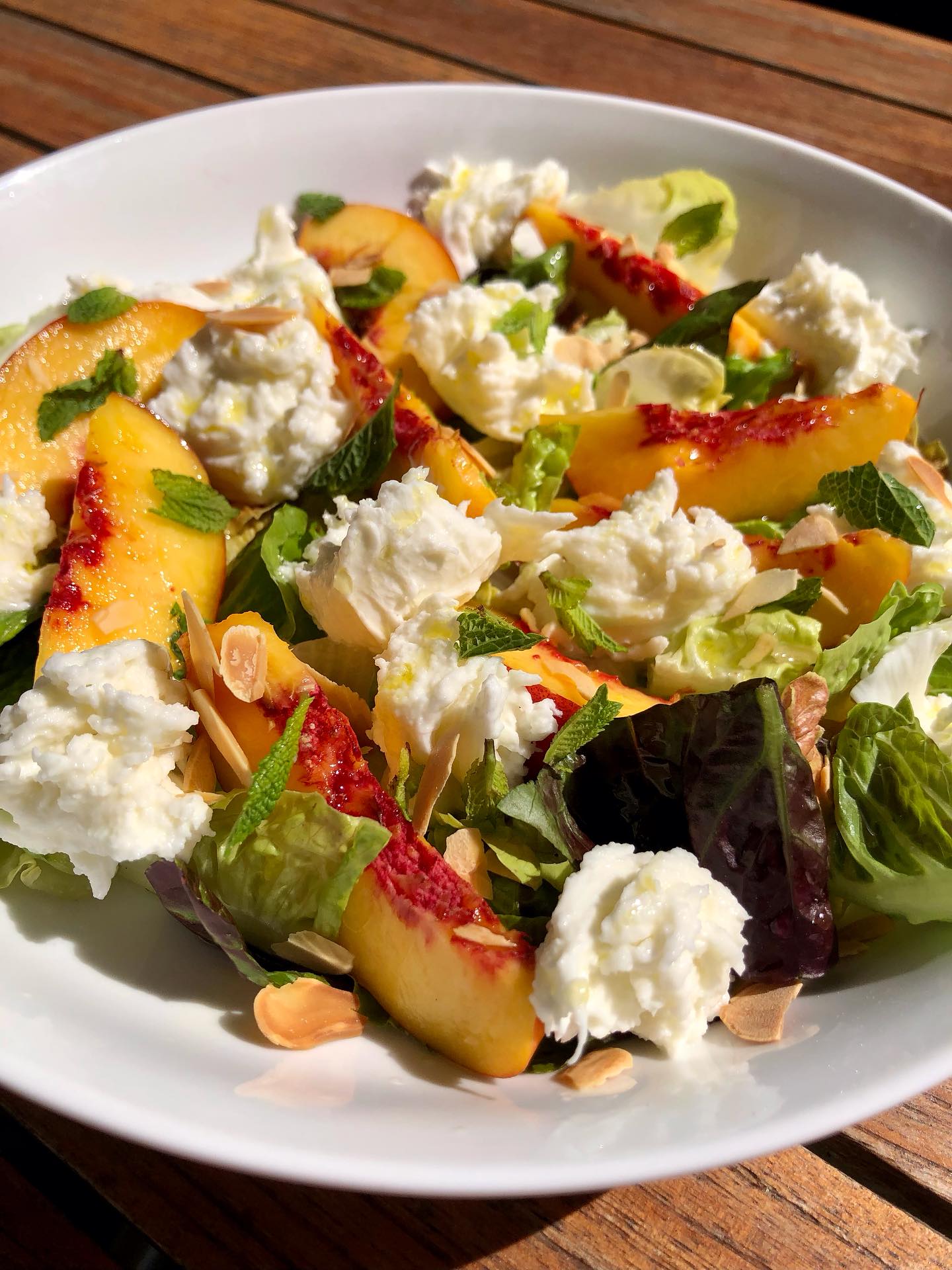 Such a beautiful day, so perfect for my new favourite salad. Nectarine, mozzarella, fresh mint, toasted almonds with lemon juice and olive oil. Really quick to throw together too!
Mozzarella - @galbaniuk
Nectarines - @waitrose_westburypark
#summerfood #summertime #summerlunch #salads #saladsofinstagram #peaches #mozzarella #food #foodlover #foodie #foodblogger #bristolfood #bristolfoodie #bristolfoodies #bristolfoodbloggers