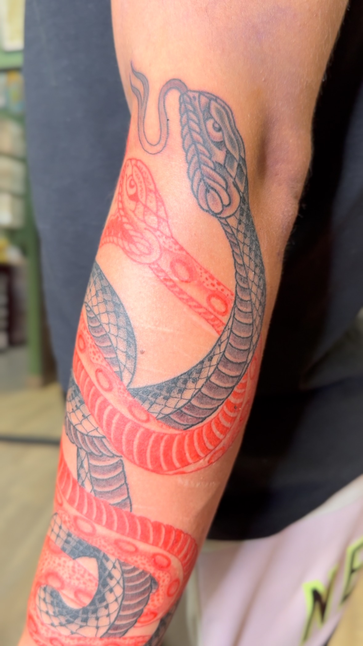 Gracias @marcos.dlm_ por la confianza para hacer tu primer tattoo y trabajar con tu idea.
#madridtattoo #chamberitattoo #traditionaltattoo