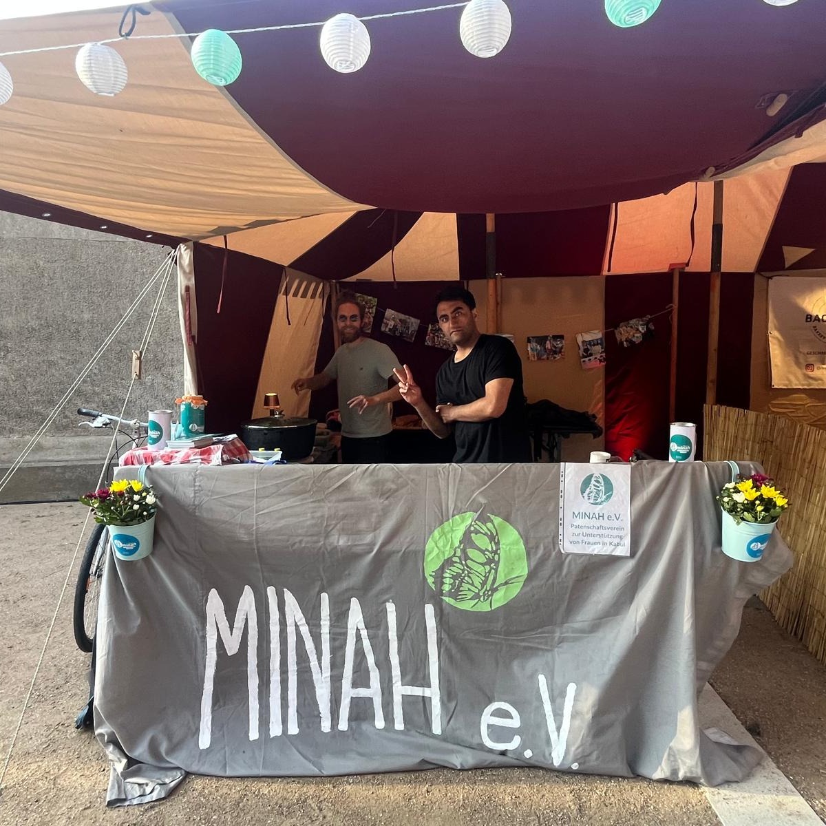 Vielen Dank an alle, die am Samstag mit uns ein paar Stunden auf der Lübecker Museumsnacht verbracht haben mit leckerer Linsensuppe! Wir konnten rund 100 Portionen verkaufen - der Erlös und die Spenden gehen an Witwen und deren Familien in Kabul. Merci und bis zum nächsten Event!