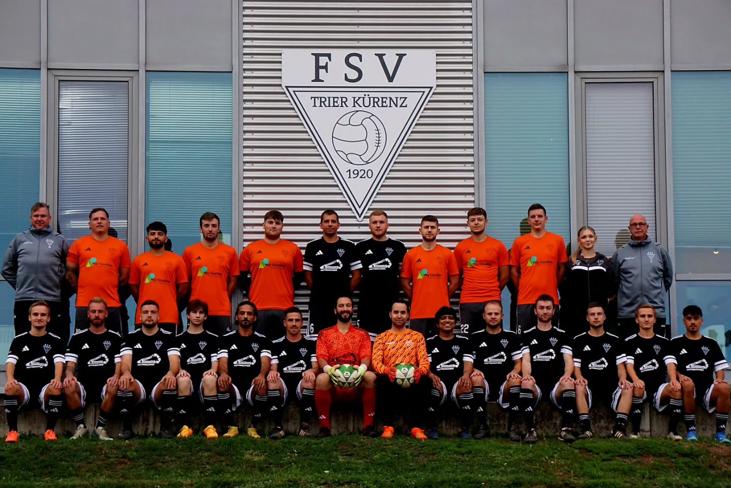 Unsere 1. Mannschaft für die Saison 25/26 ?
__________
#fsv #trier #mannschaft #mannschaftsfoto #saison #saison2526 #oneteam #gemeinsamstark