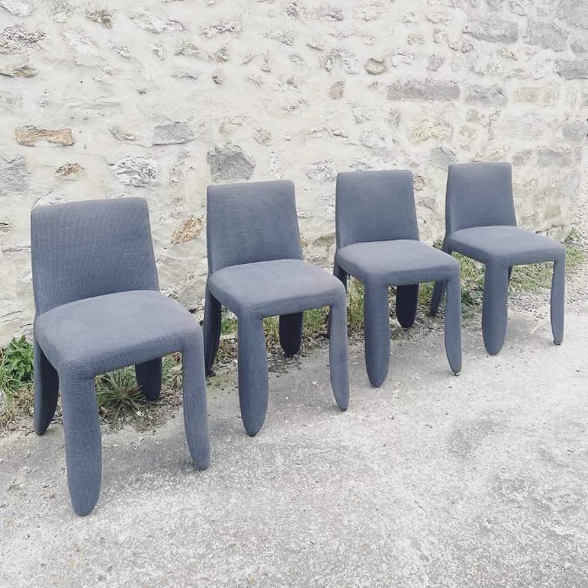 Chaises monster m. wanders – édition moooi, premières éditions
?️1800€
Lot de 4 chaises « Monster » signées Marcel Wanders, premières éditions pour MOOOI.
Ces pièces emblématiques du design contemporain se distinguent par leurs formes sculpturales et leur silhouette unique, apportant caractère et audace à tout intérieur. Idéales autour d’une table ou comme pièces décoratives, elles incarnent le mariage parfait entre art et fonctionnalité, faisant de chaque assise un véritable objet de collection pour les amateurs de design du XXe siècle.
État: très bon, deux lots de 4 disponibles.
Chaises Monster, Marcel Wanders, MOOOI, premières éditions, design contemporain, mobilier design, art de vivre, collection design, chaises designer.