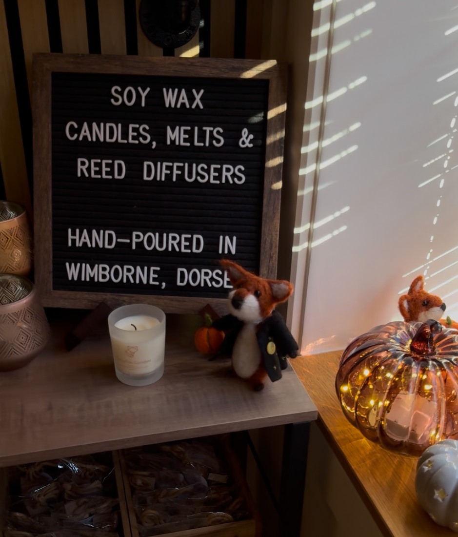 Hello, October! ?✨ The season of cosy nights, pumpkin spice, and warm candlelight is here to stay!
A reminder of our dreamy autumn collection:
? Spiced Pumpkin – warm, sweet & perfectly autumnal
? Berry Bewitched – dark fruits with a touch of spice
? Hocus Pocus – pumpkin, coconut & smoky bourbon magic
? Trick or Treat – a mysterious blend with a sweet twist
Available as candles, reed diffusers & melts, come see us in-store or shop online today! ✨